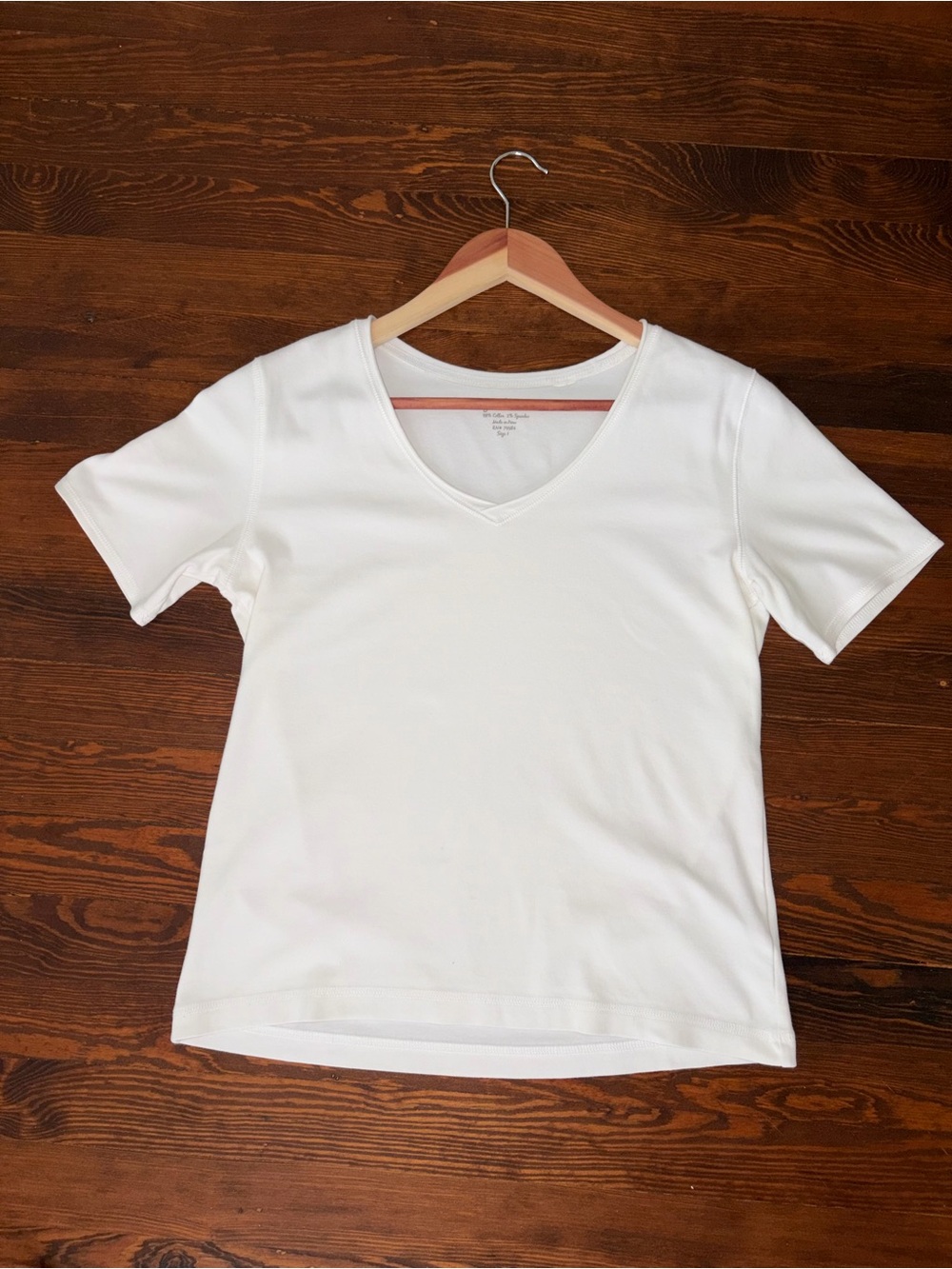 Chico's White V-Neck Short Sleeve Tee